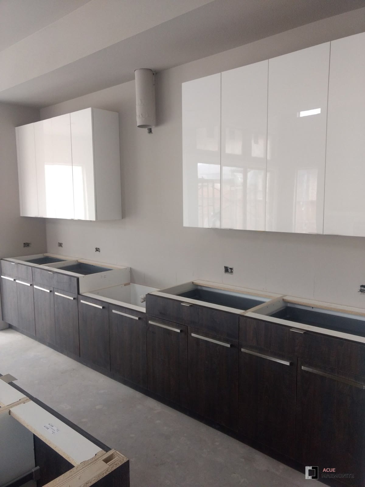 Custom two-tone kitchen cabinetry built and installed by Acue Marmonite