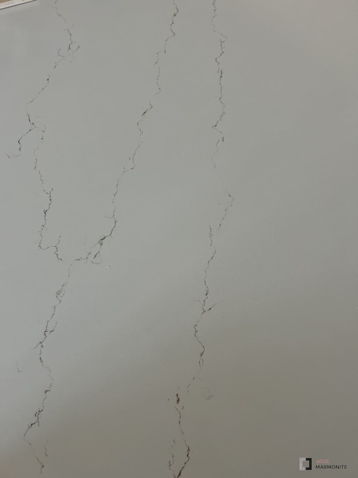Close-up veining detail of Lincoln Gold quartz
